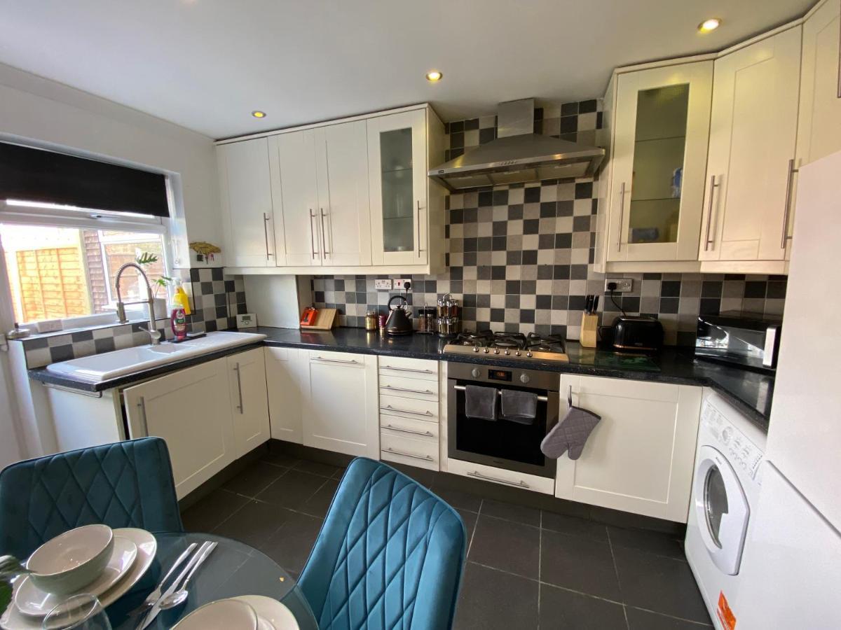 Host & Stay - Cotman Close Milton Keynes Buitenkant foto