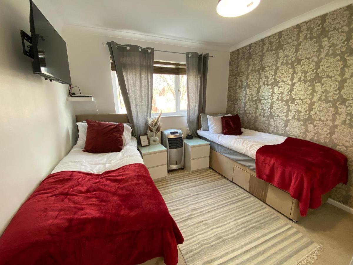 Host & Stay - Cotman Close Milton Keynes Buitenkant foto